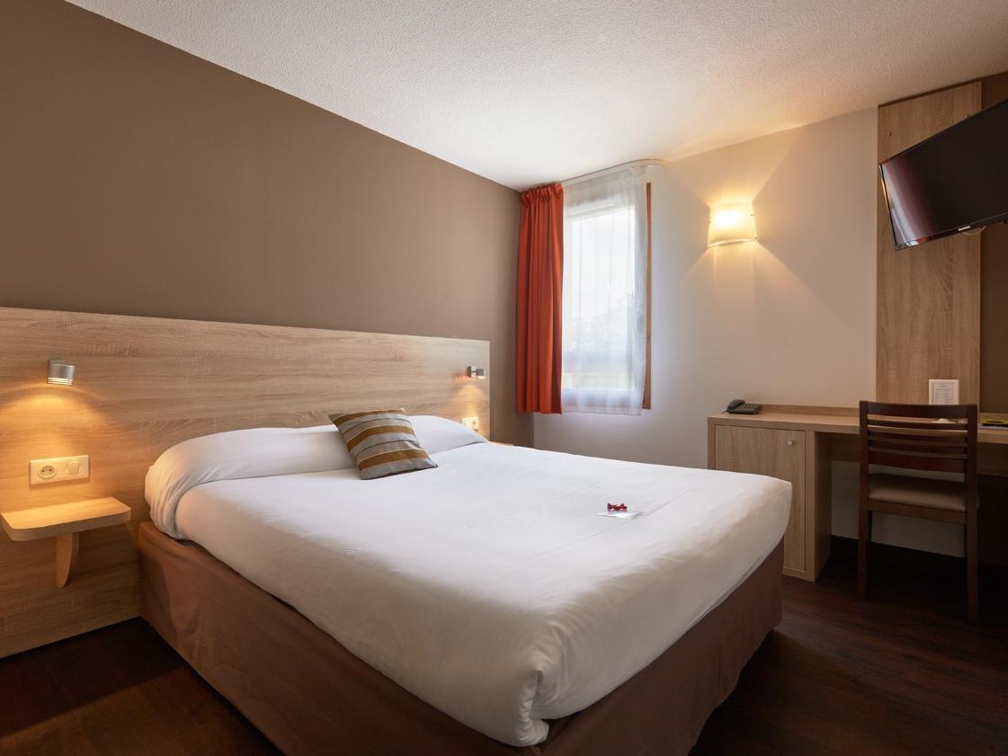 Logis Des Trois Massifs Hotel Claix  Ngoại thất bức ảnh