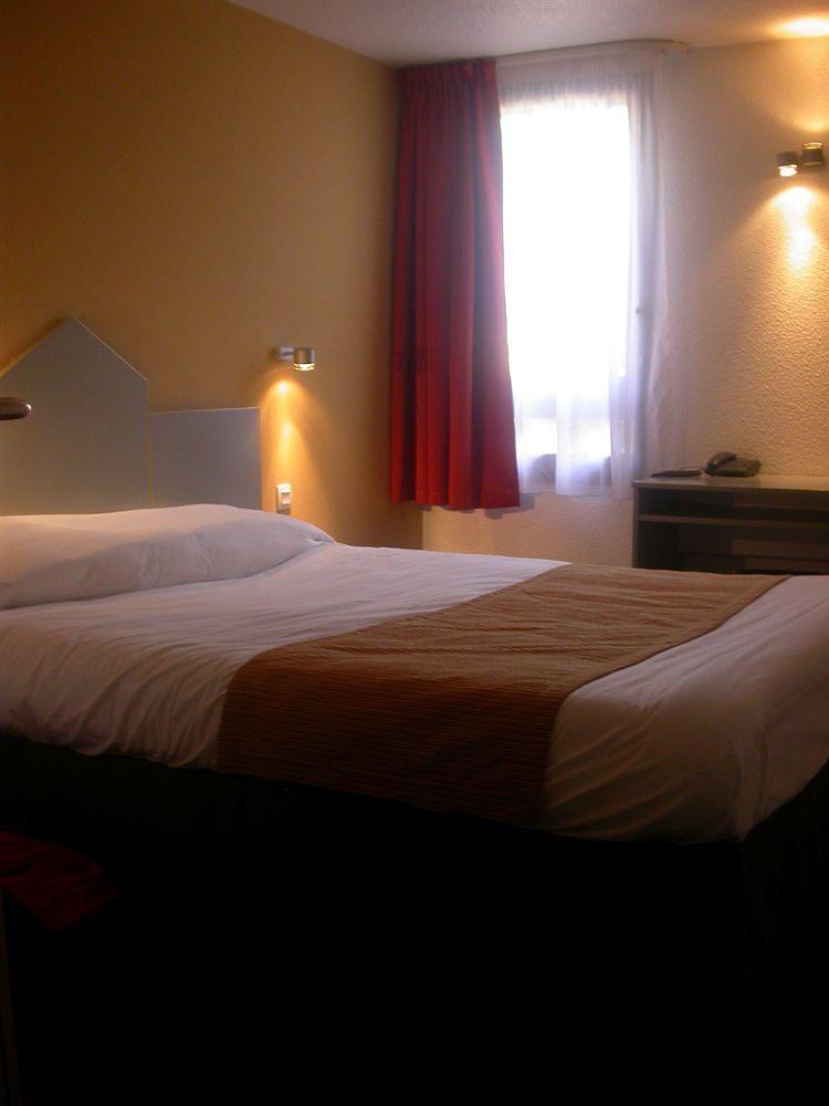 Logis Des Trois Massifs Hotel Claix  Ngoại thất bức ảnh